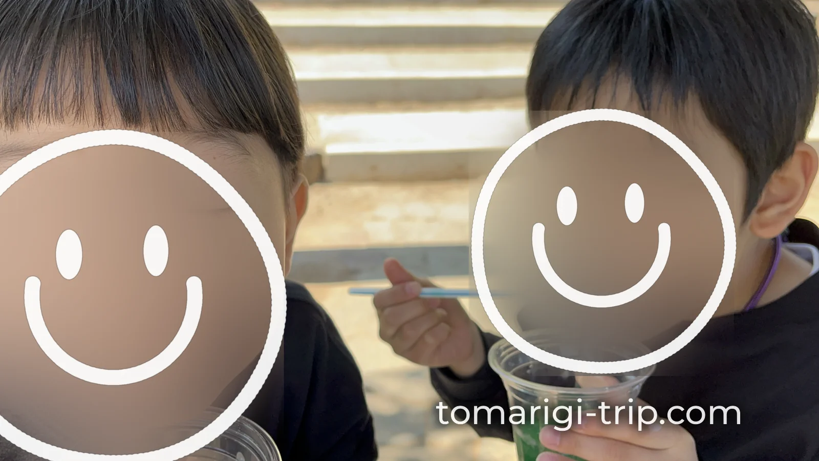 キッチンカーのかき氷を頬張る子どもたち