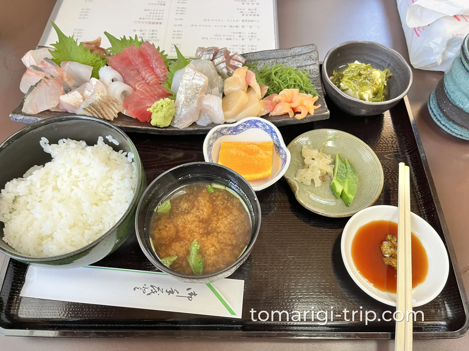 この刺身のボリューム、すごくないですか? 偶然入ったお店が当たりでした