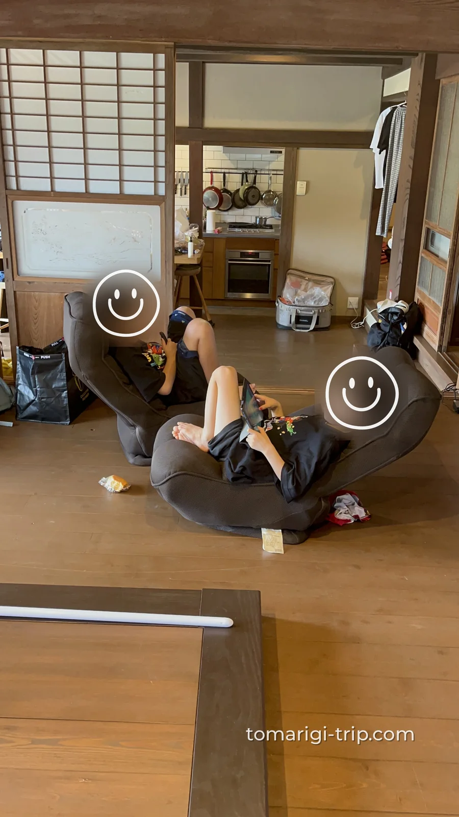 食後はゲームとYouTubeでまったりタイム。この座椅子ソファが子どもたちの定位置でした