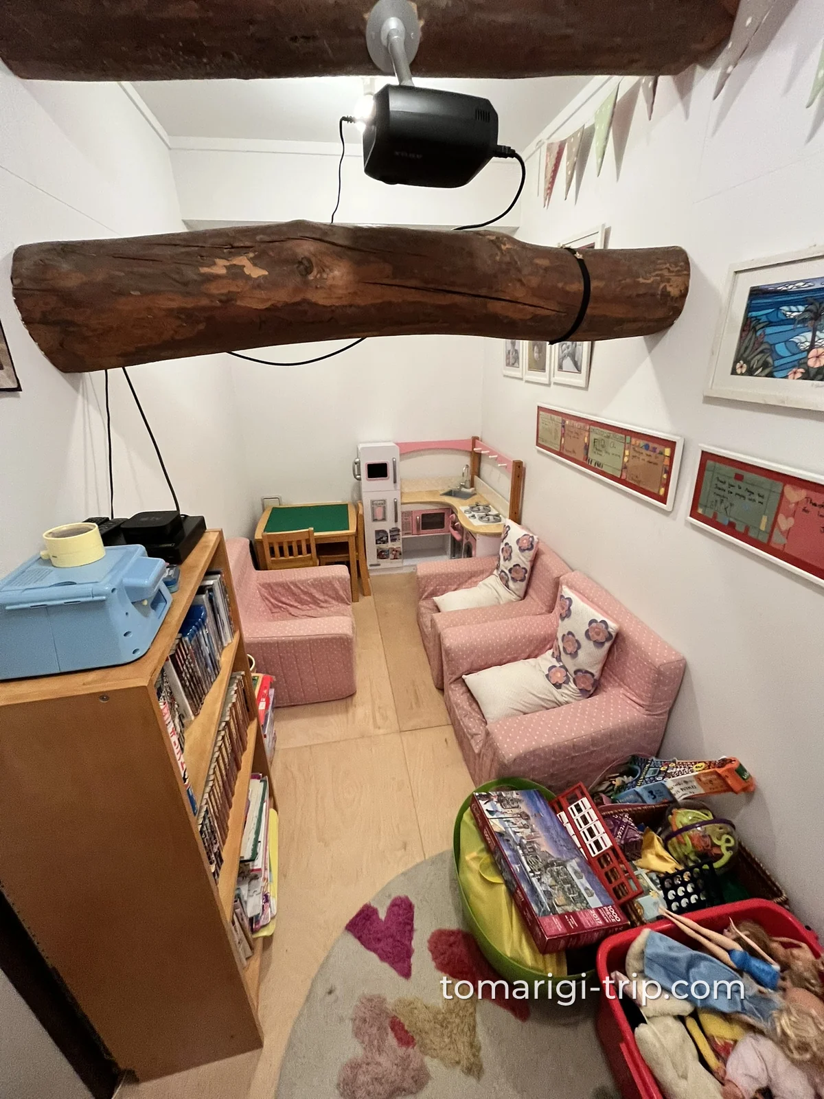 寝室の奥にある秘密基地のような子供部屋。子どもはこういうの大好きですよね