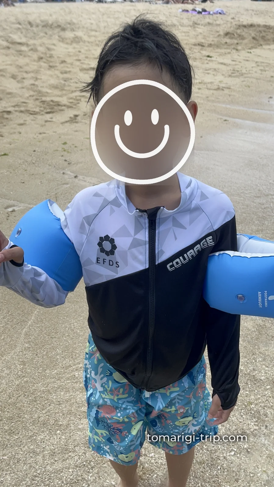 車で着替えて、いざ海へ。上の子にとっては人生初の海水浴でした