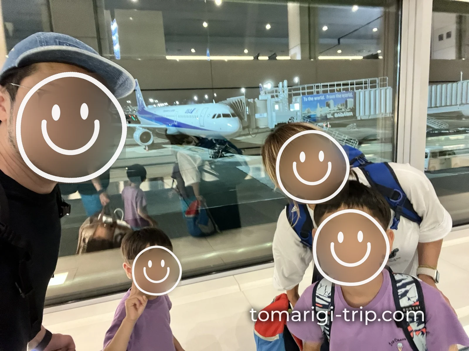 空港では疲れて休憩。飛行機に乗って、無事に羽田へ戻りました