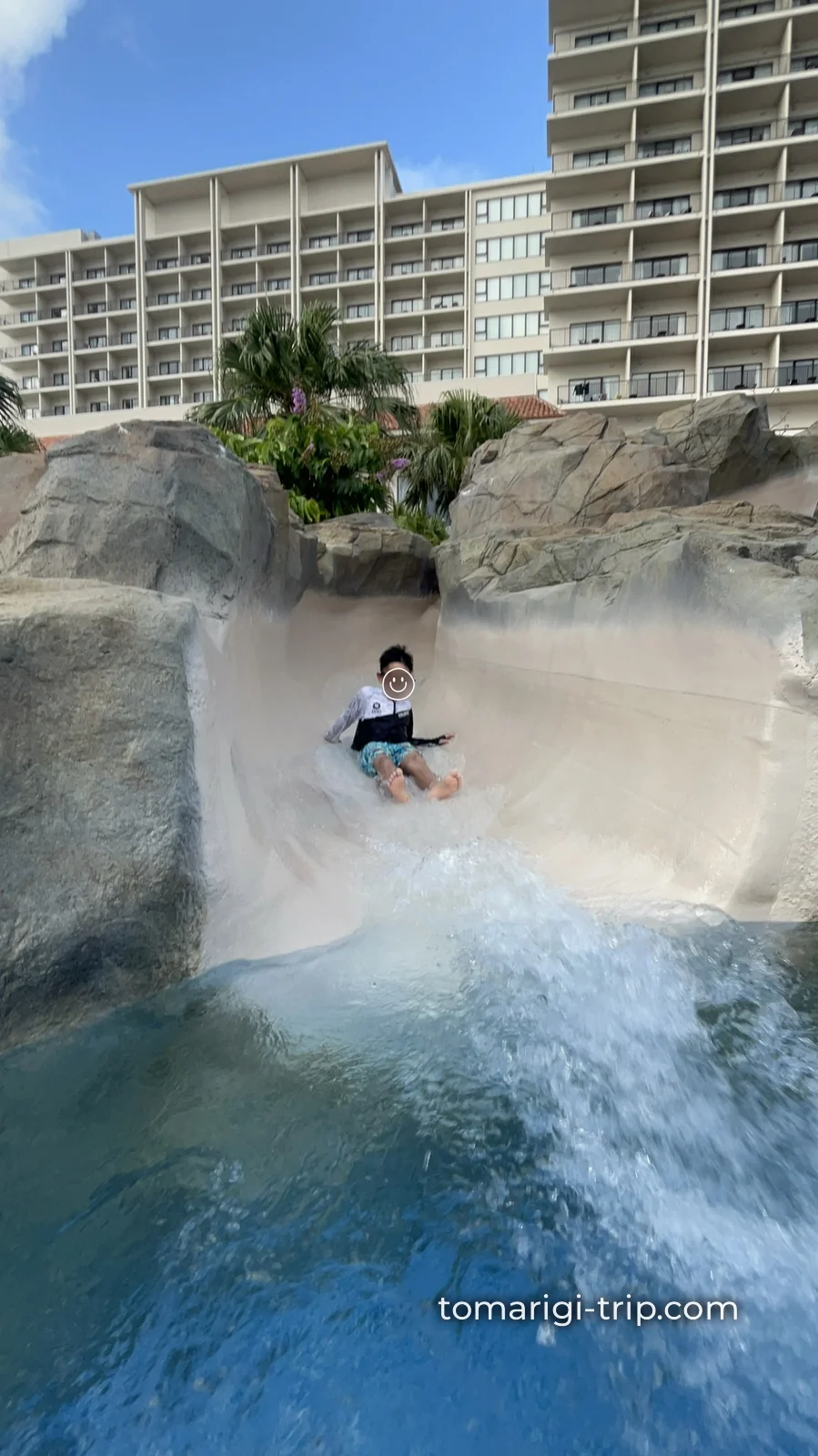 インドアプールとウォータースライダー。天気に左右されないのが本当にありがたい