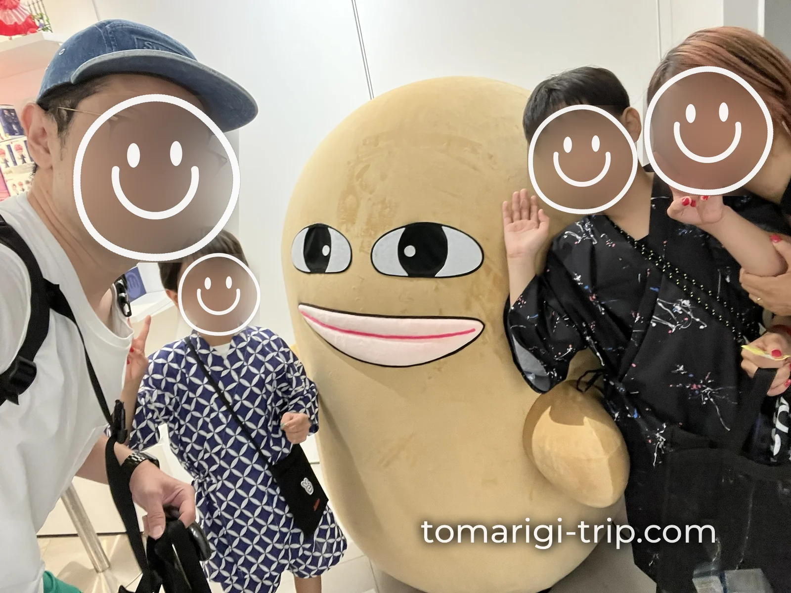 等身大の人形もあって、家族みんなで記念撮影しました