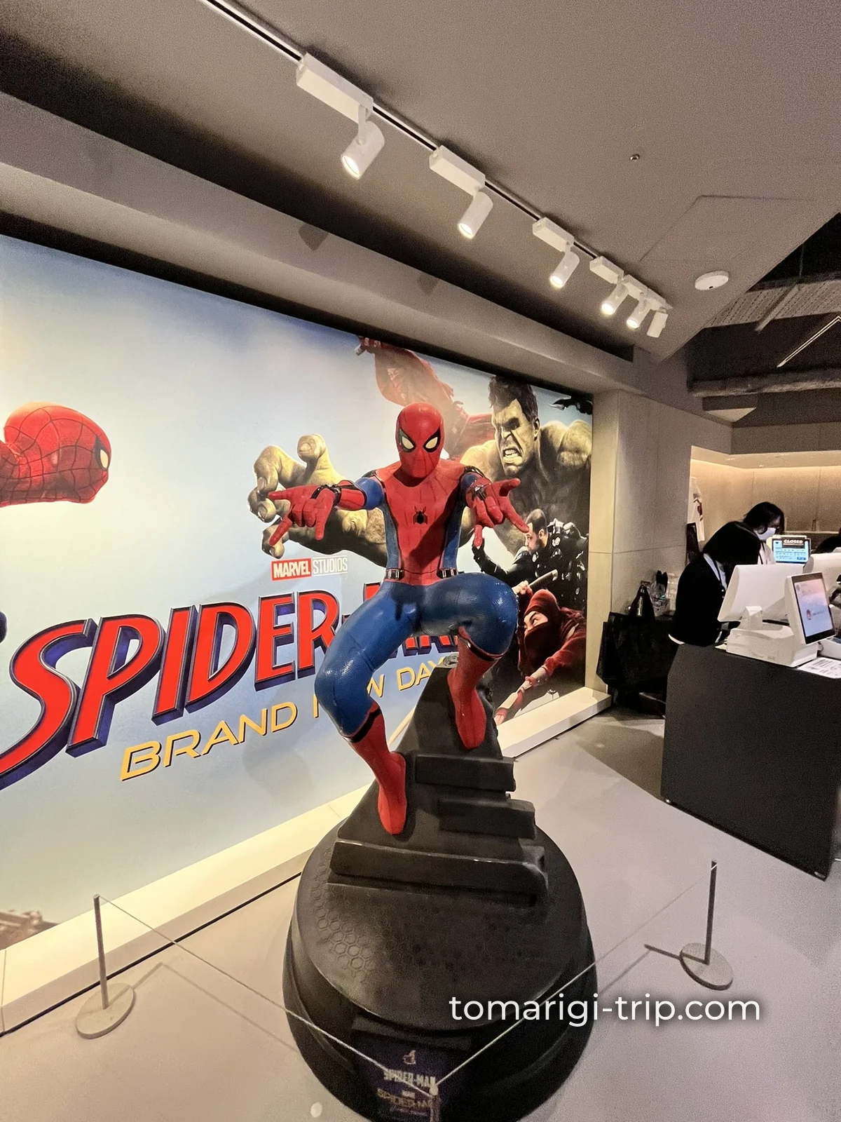 入ってすぐに『スパイダーマン ブランニュー・デイ』の巨大スタチューがお出迎え