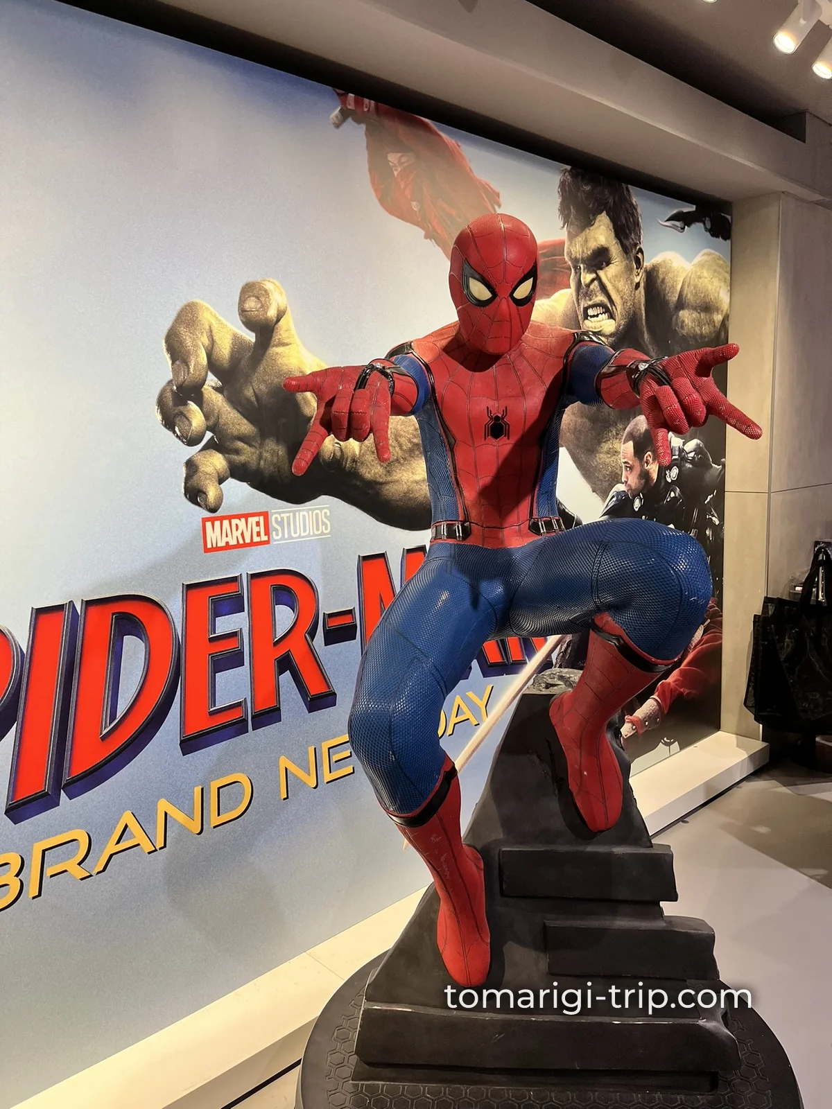 入ってすぐに『スパイダーマン ブランニュー・デイ』の巨大スタチューがお出迎え